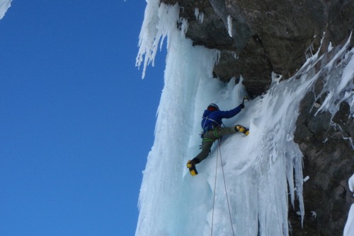 Escalade de cascade de glace Savoie