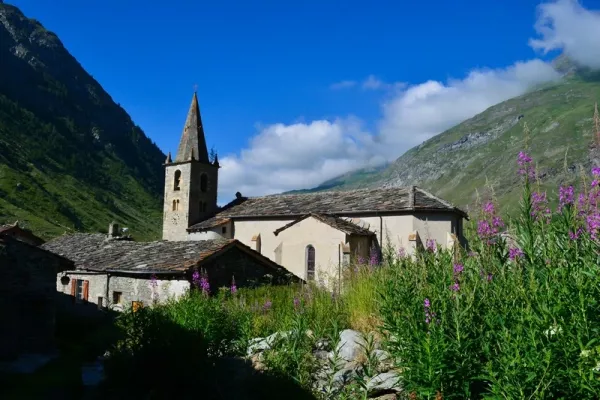 eglise du village de bonneval sur arc