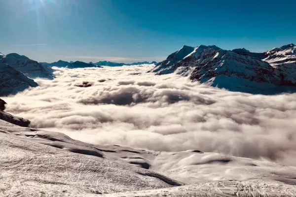 rom-mer-de-nuages-vue-du-haut-des-pistes-102073E39-C041-C556-4F05-5AFBED2E1A4E.webp